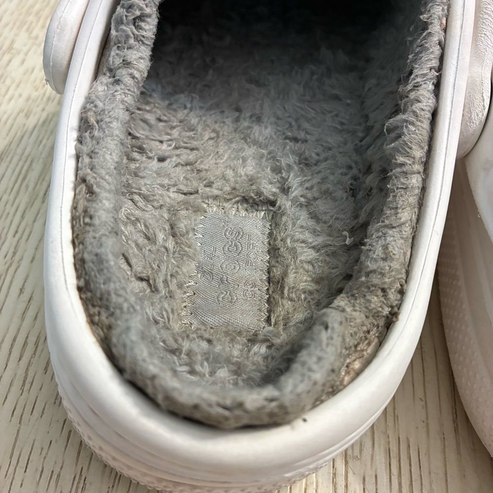 Crocs Classic Baya Fur Lined Clogs Shoes (White/Grey) - Picture 6 of 14